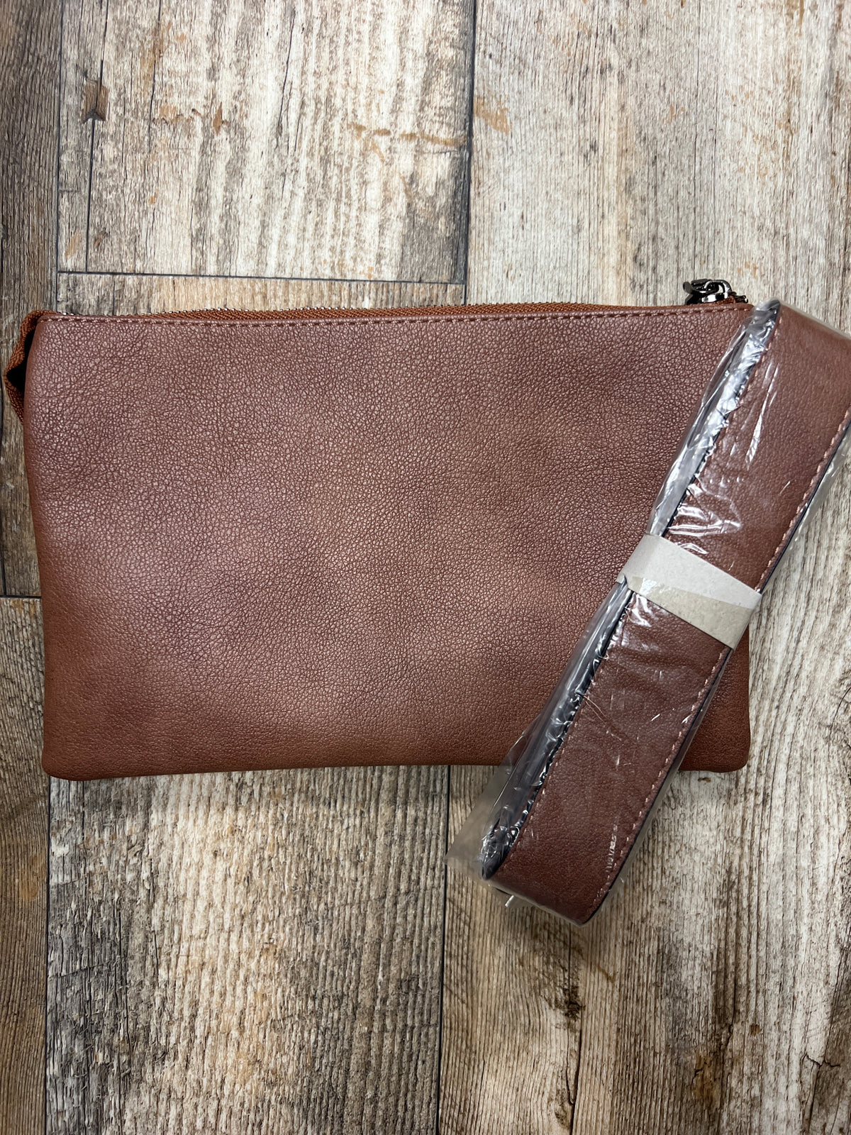 Big Wristlet Crossbody with 3 Compartment*
