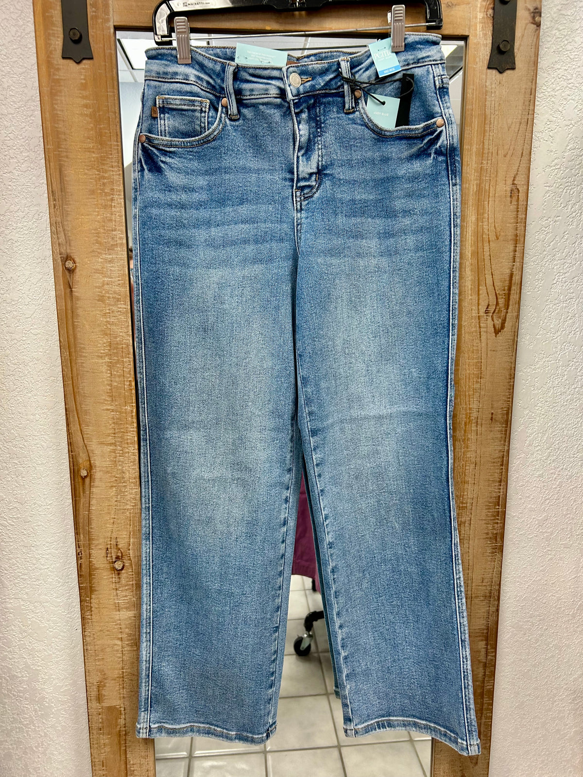 Judy Blue PETITE Straight Fit Mid-rise Jeans