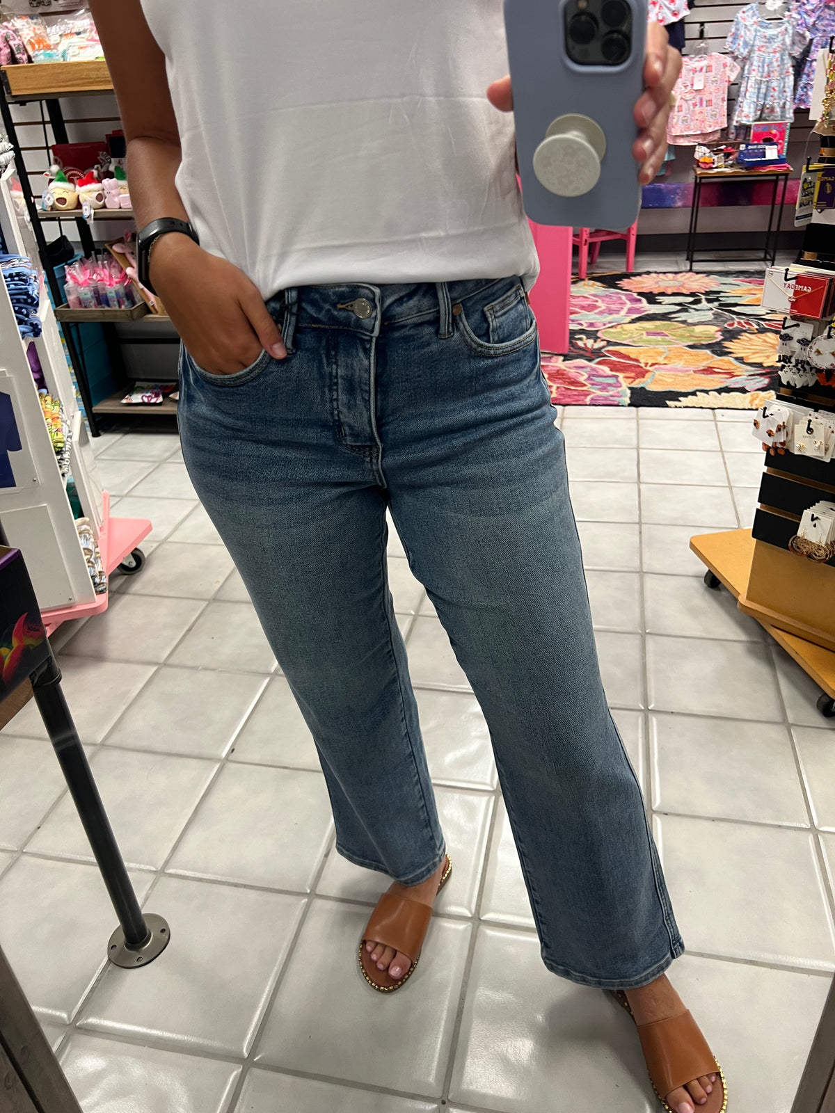 Judy Blue PETITE Straight Fit Mid-rise Jeans