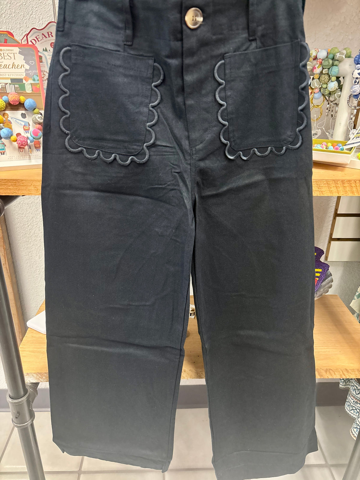 Cropped Wide-Leg Scallop Pocket Pants